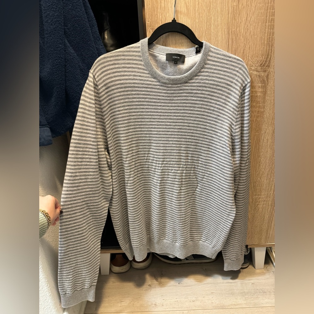 Men’s Vince sweater NWT